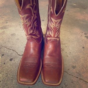Justin Cowboy boots - edit worn once.